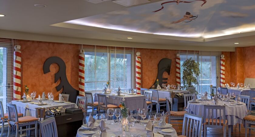Royal Seginus Hotel