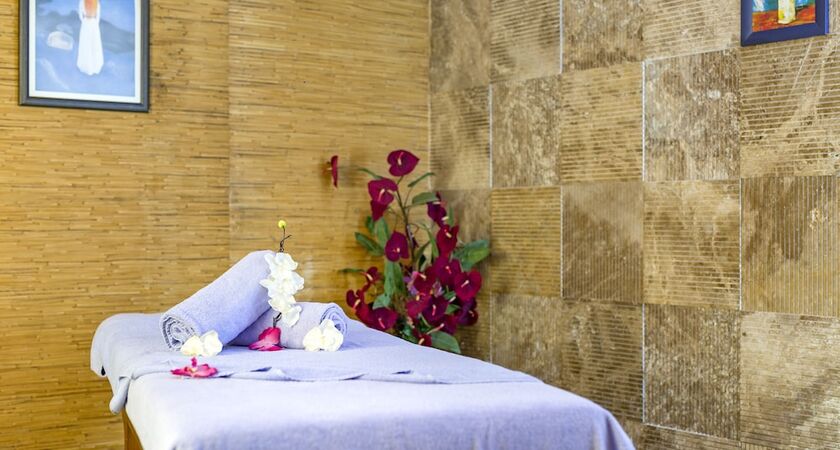 Royal Seginus Hotel
