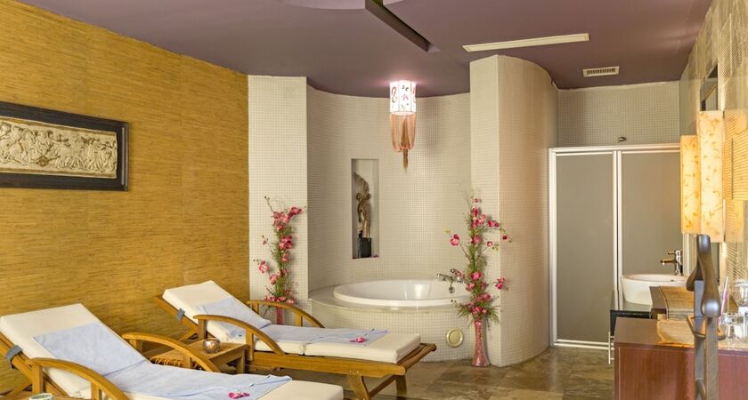 Royal Seginus Hotel