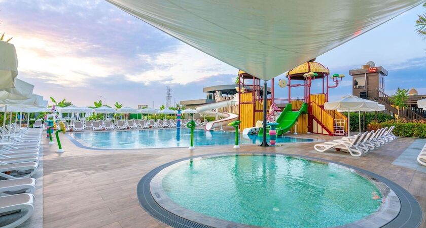 Kirman Calyptus Resort